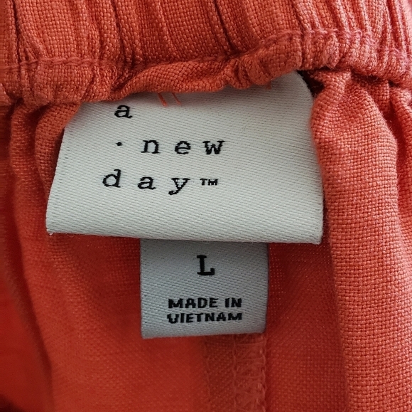 A new Day high waisted linen shorts - Picture 4 of 5